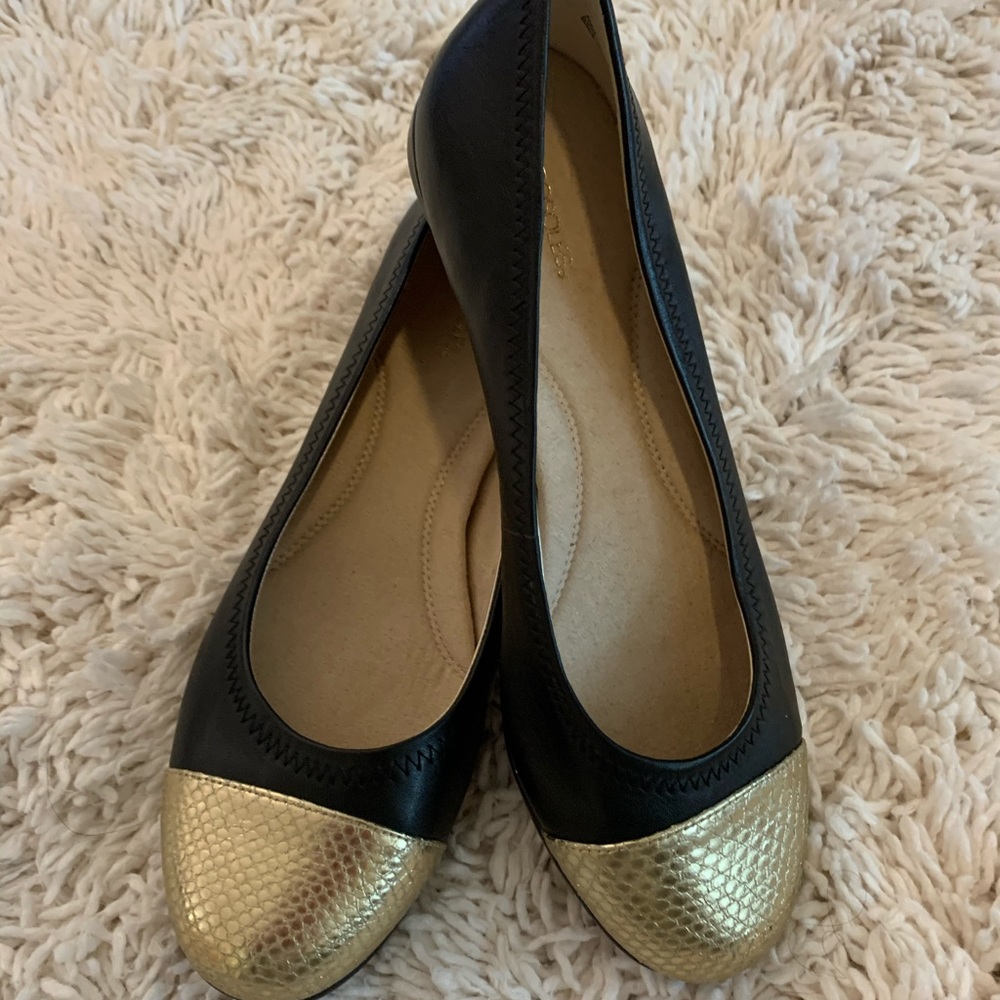 Aerosoles Dressy flats  black and gold